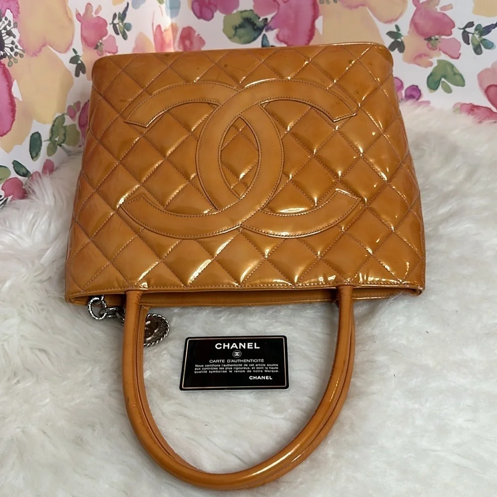 💯Authentic Chanel Medallion PM Size🍀 - Picture 17 of 17